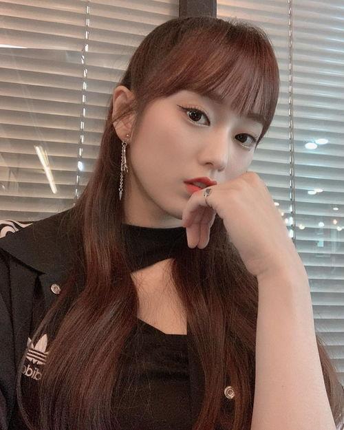 韩国美女主播新罗,魅力四溢的屏幕女神